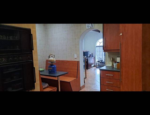 5 BEDROOM HOUSE FOR SALE IN BRACKENHURST